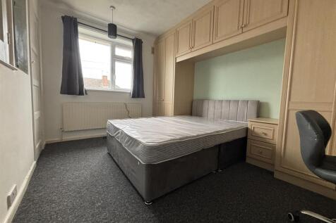 Bedroom 4.jpg