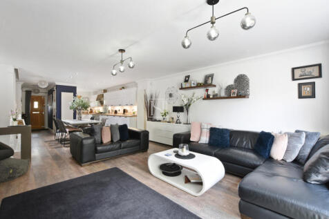 NEW TO MARKET - Immaculate 4-Bedroom Home in Gate