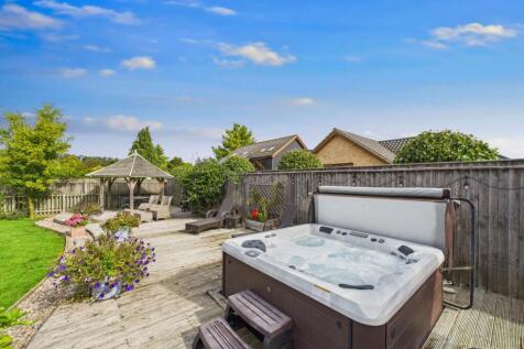 Garden- Mark Stephens EweMove Newmarket and Soham 