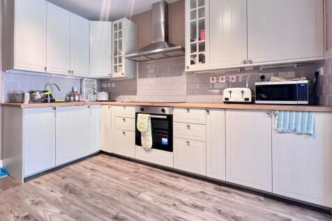 Martin Way, Morden, Merton photo 5
