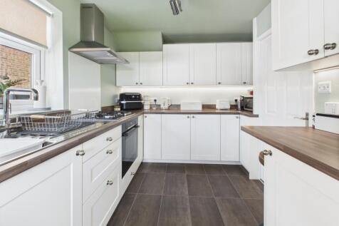 CAM03729G0-PR0064-STILL020