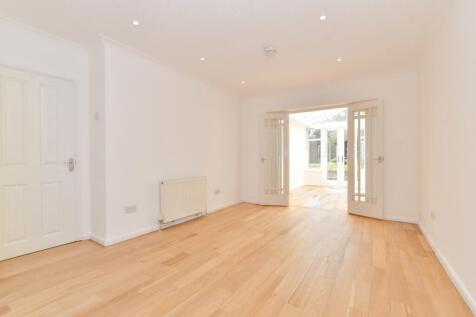 Gubbins Lane Romford RM3 photo 4
