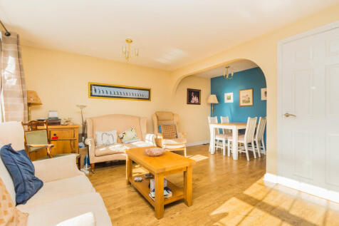 Lounge/Dining Roo...