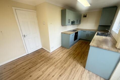 Chequers Close, Pontefract, West Yorkshire, WF8 photo 3