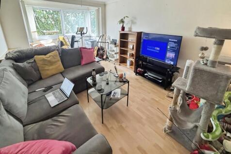 Carlton Close, Upminster, RM14 photo 2