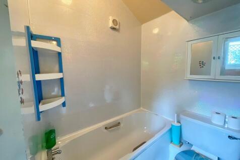Den Bathroom 