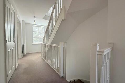 Southwold Crescent, Broughton  photo 4
