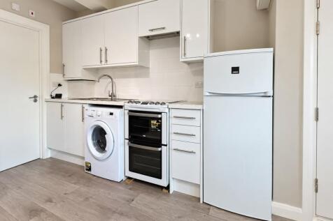 Churston Close, Tulse Hill, Lambeth, London photo 3