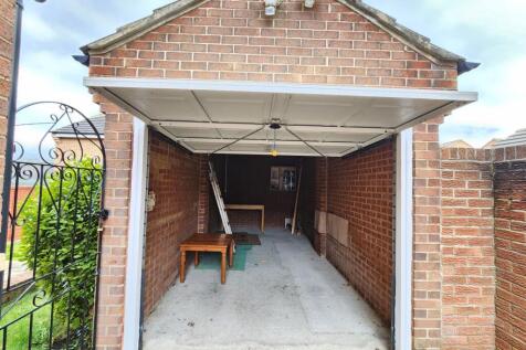 Woodside Avenue, Meanwood, LS7 photo 3
