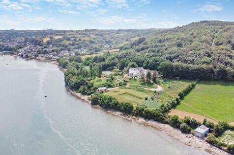 Surroundings and setting