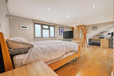 master bedroom 1.jpeg