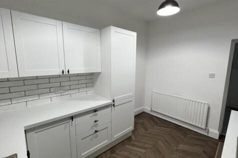 Woodbine Terrace, Clayton West, Huddersfield photo 4