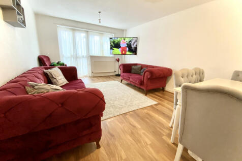 Two Bedroom Spacious Maisonette to rent in Seven 