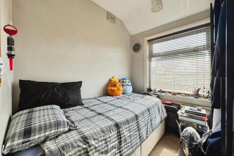 66, Crown Hills Avenue, LE5 4HE