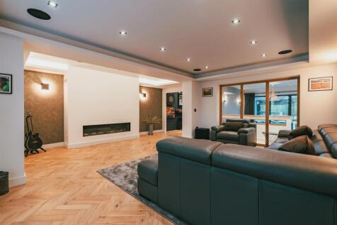 5 bed, 4 bath Detached in Sheffield - Photo 19