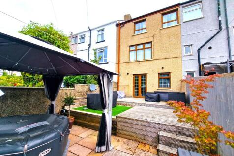 Abertillery, NP13 - property photo