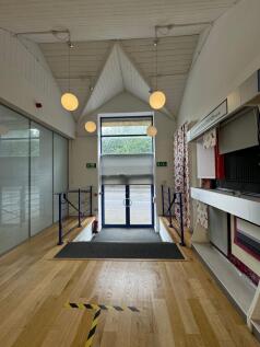 Retail Property (high street) to rent Image 5