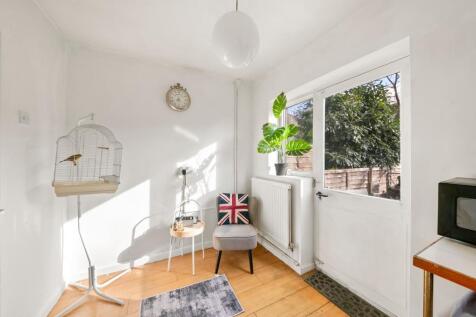 2 bed, 1 bath Terraced in bristol - Photo 5