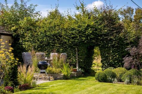 23 - 9-10 Sherborne - GL54 3DU - Web.jpg