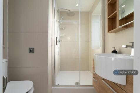 Hook Road, Epsom, KT19 photo 4