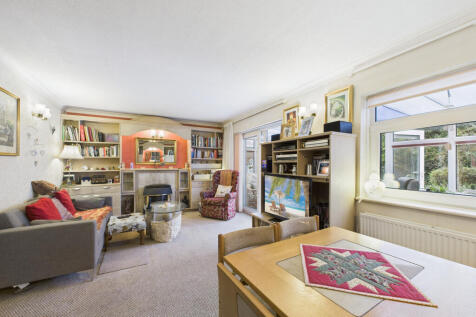 CAM02909G0-PR0484-STILL009