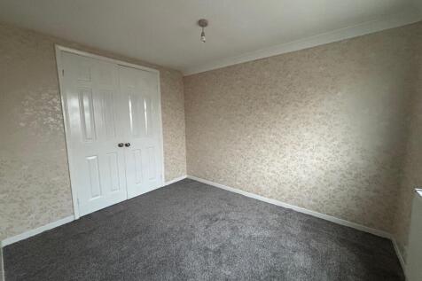 Neales Way, Sunningdale Park, New Tupton, S42 photo 3