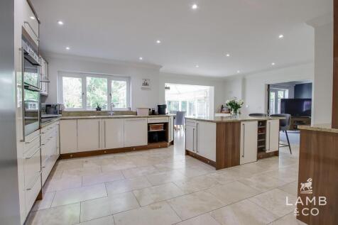 KITCHEN/BREAKFAST ROOM