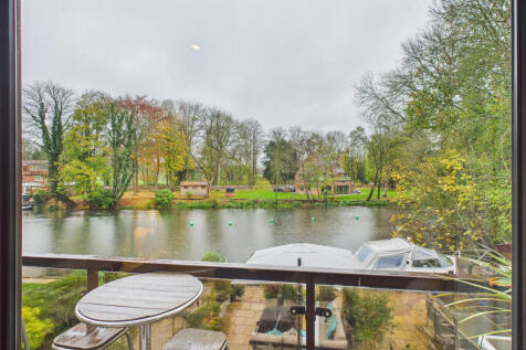 CAM01984G0-PR0529-STILL013