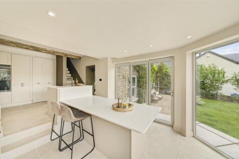 OPEN-PLAN DINING KITCHEN