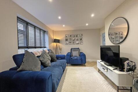 Orchard Avenue 12 - Lounge Front.jpg