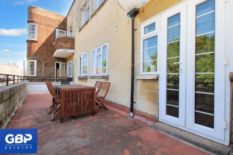 Corbets Tey Road, Upminster, RM14 photo 4