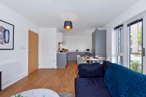 3 Cook Way, Arborfield Green photo 4
