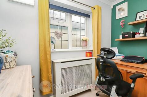 Selsdon Road, New Haw KT15 3HP photo 4