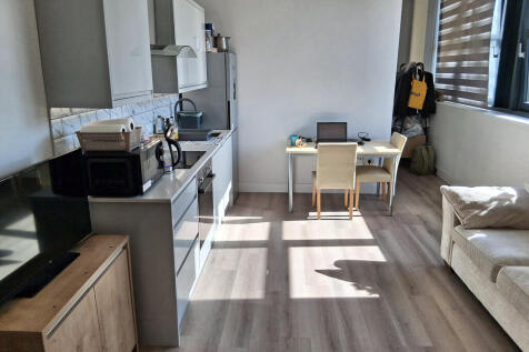 Open-Plan Kitchen/Living