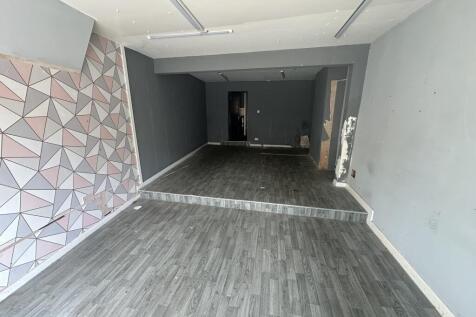 Retail Property (high street) to rent Image 3