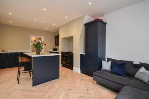 Living space/kitchen