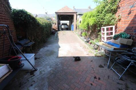 REAR GARDEN AREA.JPG