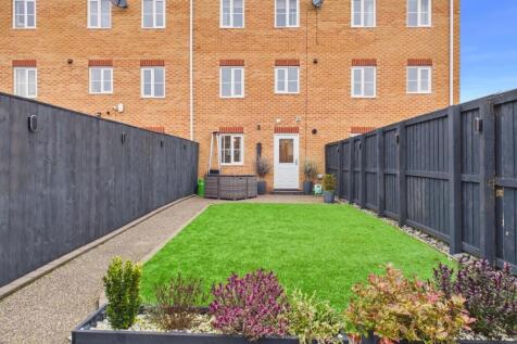 CAM03729G0-PR0253-STILL010