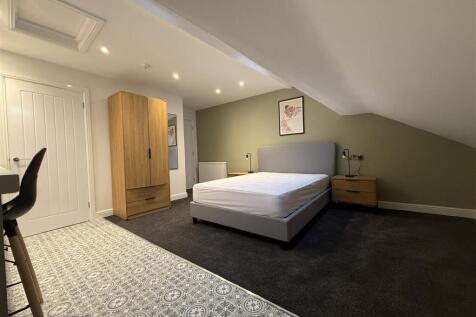S5 Bedroom Pic 1.JPG