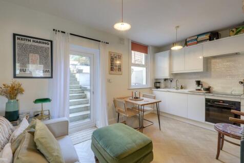 Open Plan Lounge &amp; Kitchen