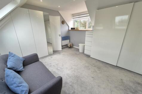 Bed 1 Dressing Room.jpg