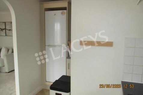 Hawks Rise, Yeovil, BA22 8XT photo 5