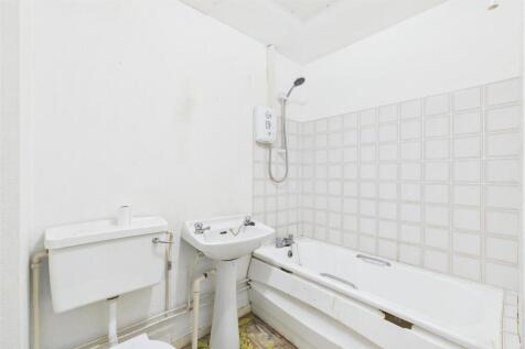 Bathroom.jpg