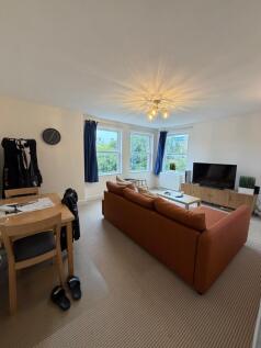 1 BEDROOM FLAT