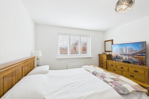 CAM04201G0-PR0108-STILL025