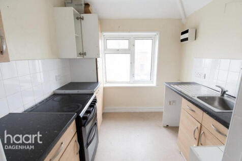 Marlborough Road, DAGENHAM photo 3
