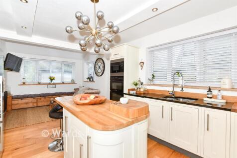 Kitchen/ Breakfast Area
