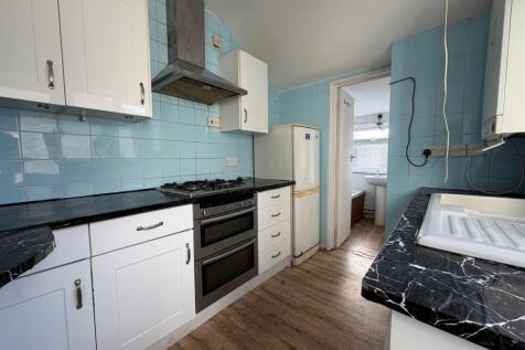 Cricklade Road, Swindon, Wiltshire photo 4
