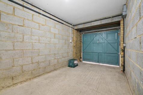 36 Palestine Grove, London SW19 garage.jpg