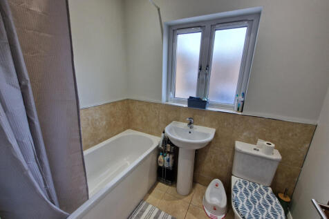 Meal Hill Lane, Slaithwaite, HD7 photo 5
